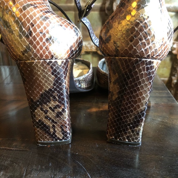 New Vintage Stunning Snake Ankle Strap Heels 🤎 - Picture 10 of 14